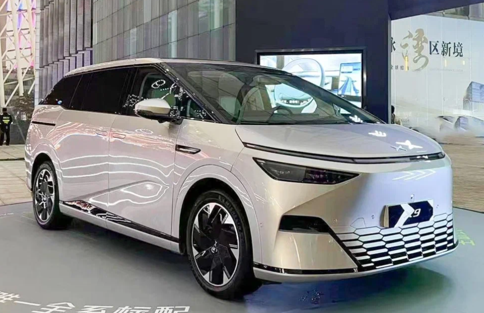 Xpeng X9